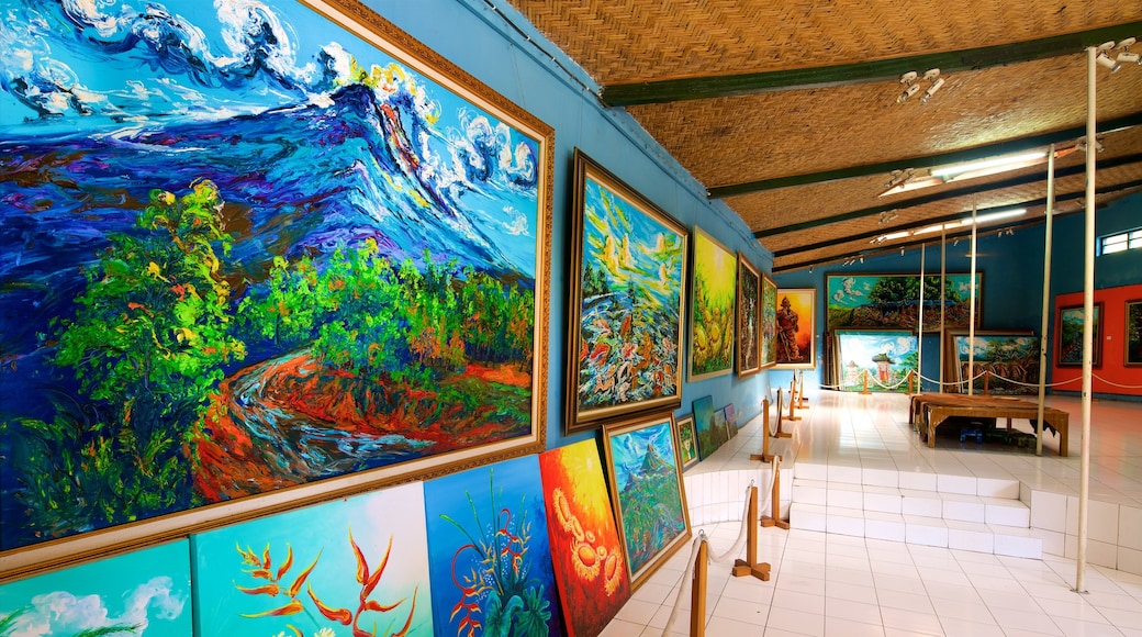 Museo Affandi mostrando vista interna e arte