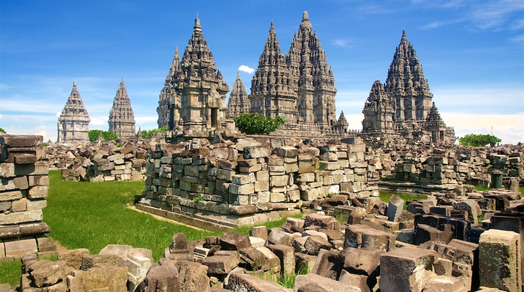 Prambanan-templet og byder på bygningsruiner og historiske bygningsværker