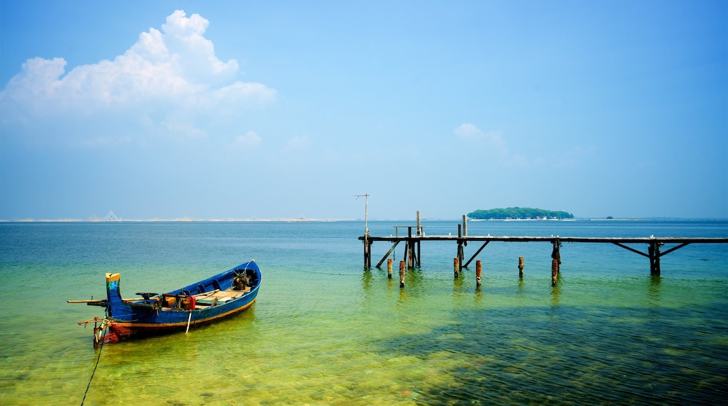 Parque Nacional de Kepulauan Seribu que inclui paisagens litorâneas