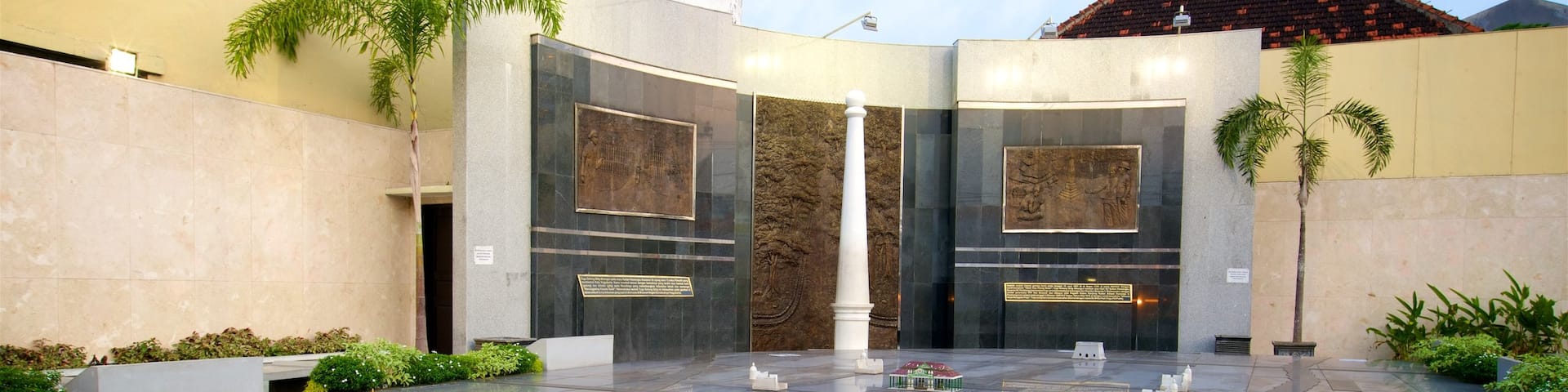 Monumento Tugu mostrando arquitectura moderna