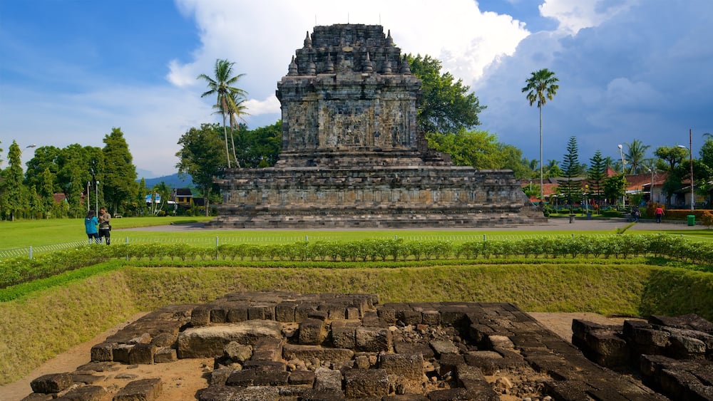 Candi Mendut welches beinhaltet Ruine und historische Architektur