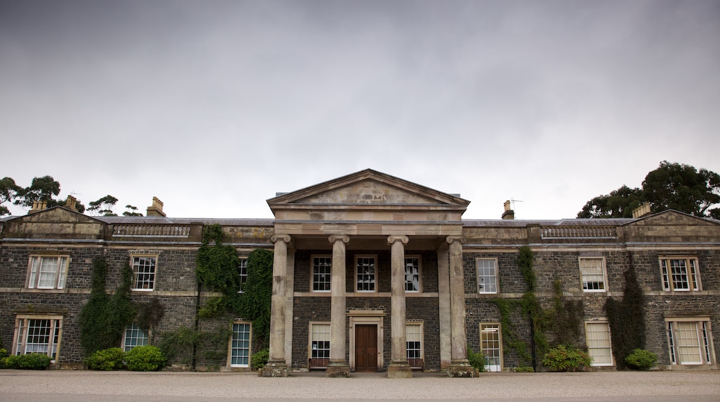 Mount Stewart og byder på historiske bygningsværker og et hus