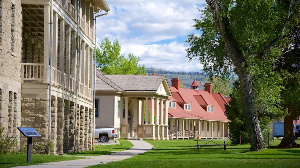 Fort Yellowstone Historic District som viser en park