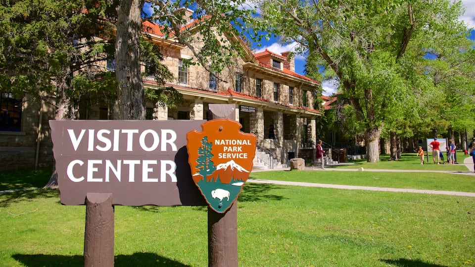 Fort Yellowstone Historic District som viser skiltning