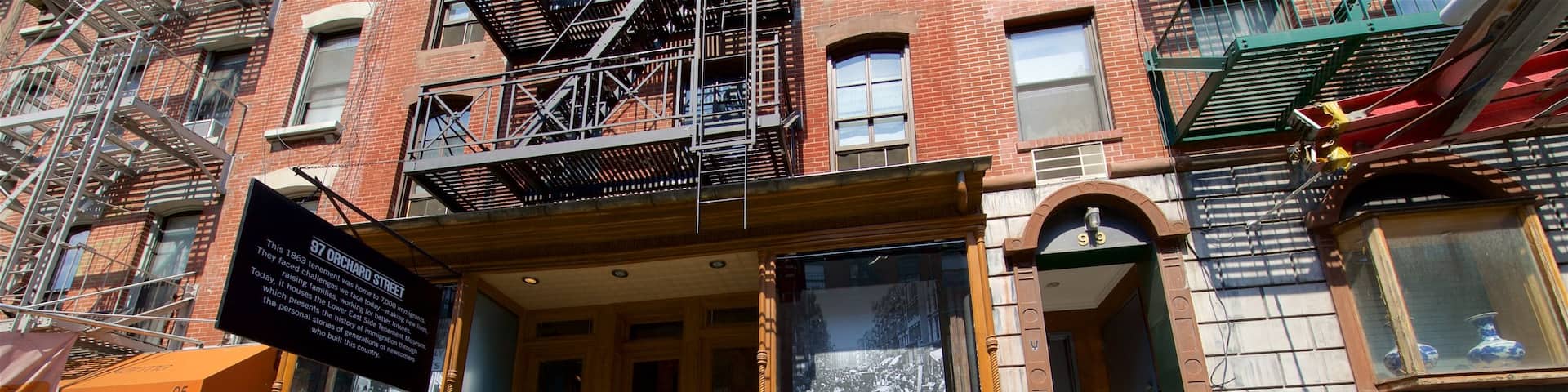Lower East Side Tenement Museum qui includes patrimoine architectural