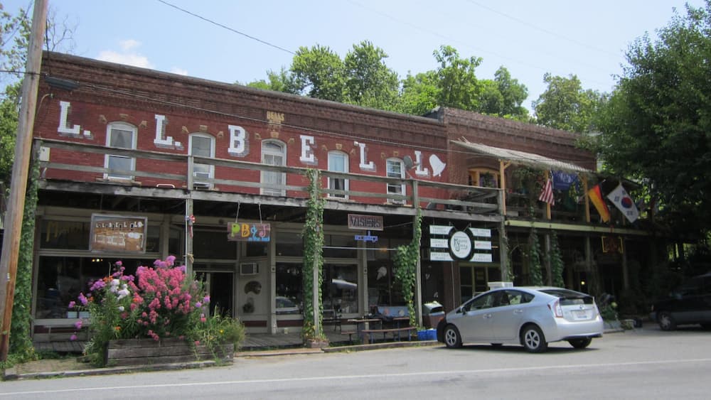 Makanda qui includes fleurs