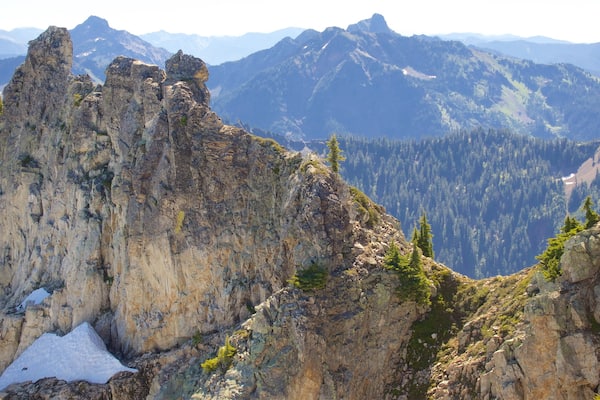 Snoqualmie Pass qui includes montagnes et scènes tranquilles