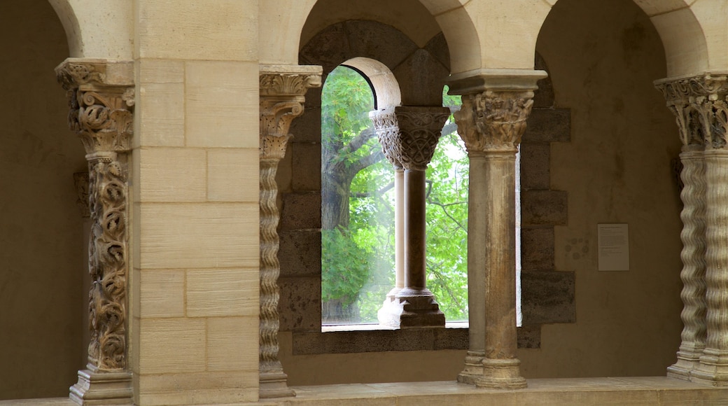 The Cloisters trong đó bao gồm di sản