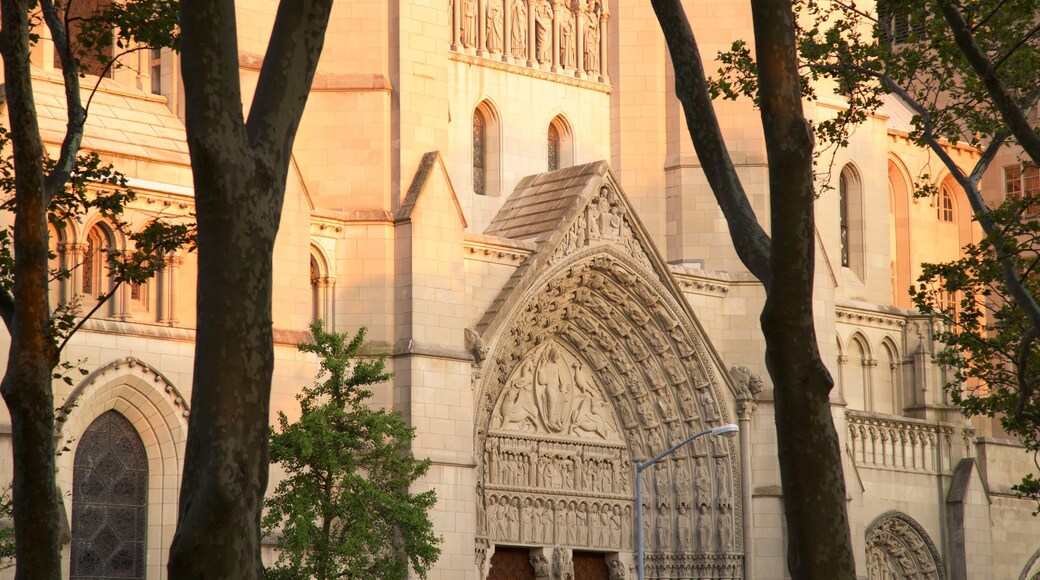 Riverside Park which includes heritage elements