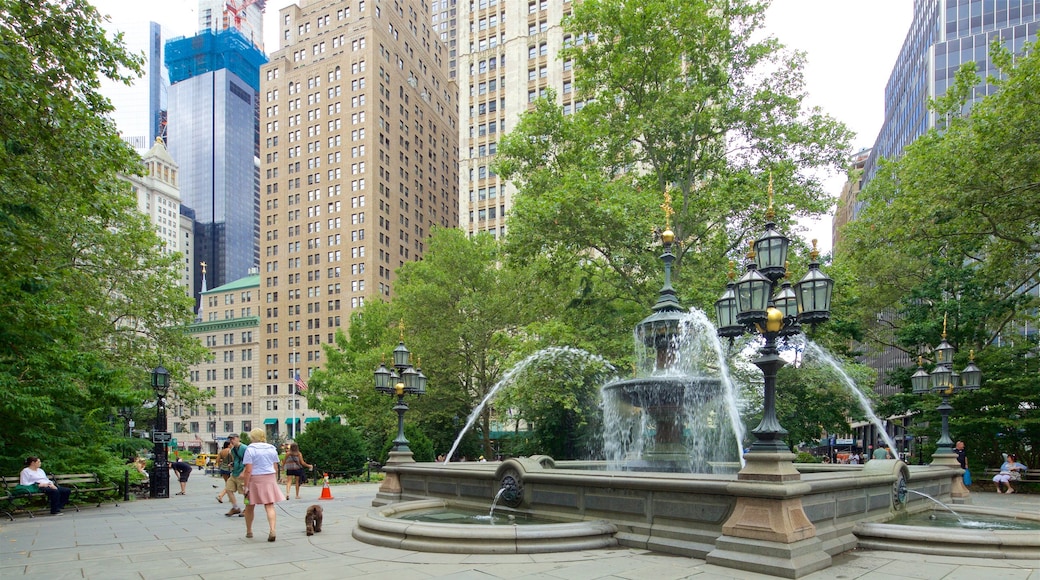 City Hall Park showing a fountain, heritage elements and a city