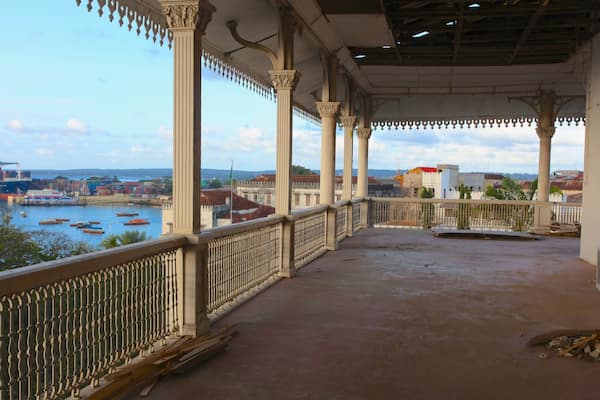 House of Wonders welches beinhaltet Bucht oder Hafen und Ansichten
