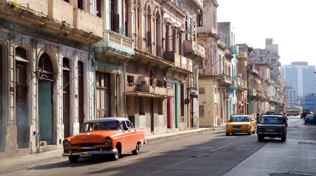 Havana caratteristiche di strade, oggetti d\'epoca e città