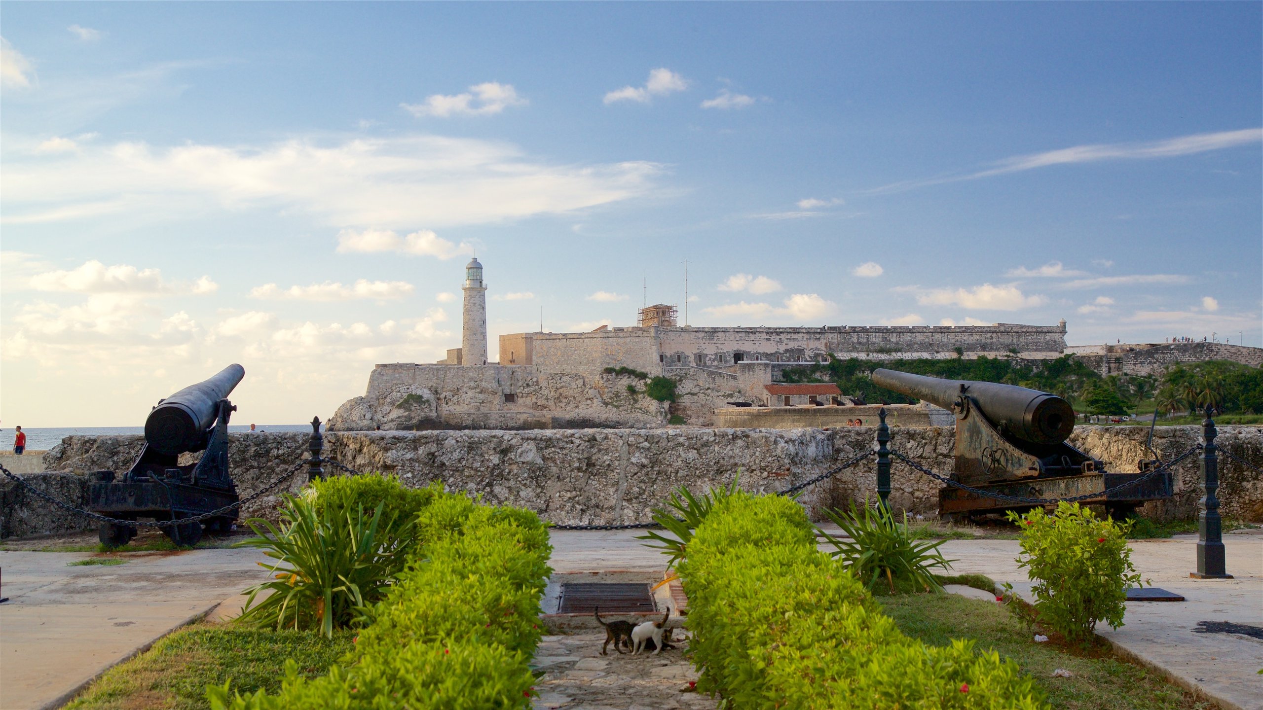 Premium Photo  View of the atlantic ocean from the fortress of san carlos  de la cabana in havana cuba