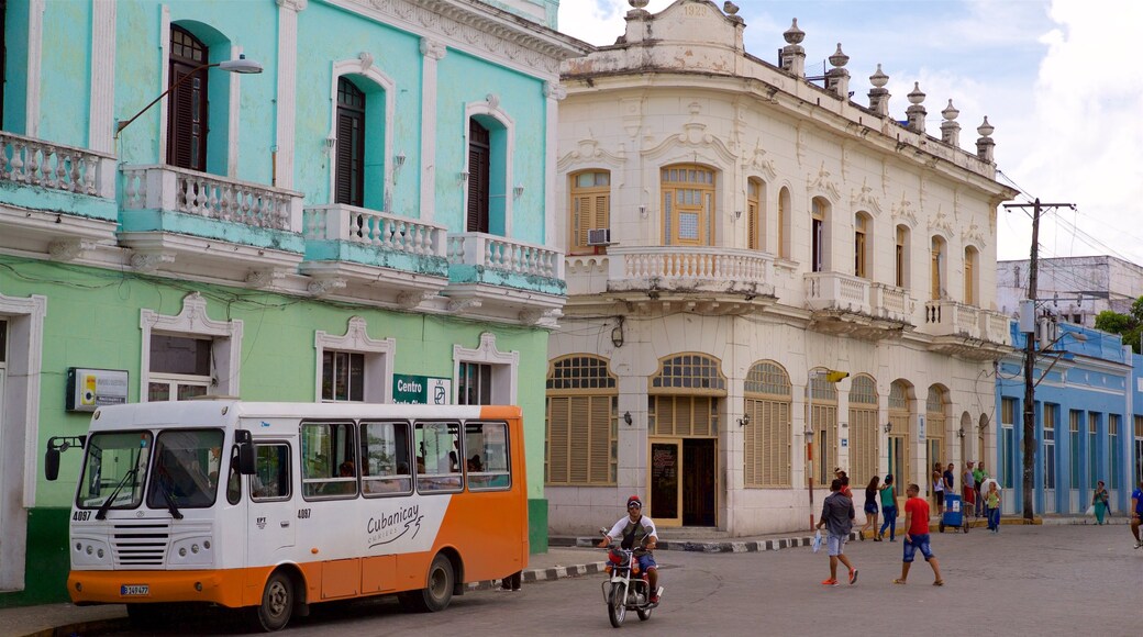 Leoncio Vidal Park which includes heritage elements