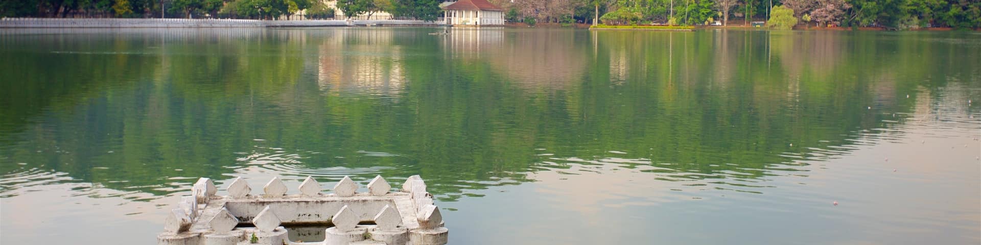 Kandy montrant maison et lac ou étang