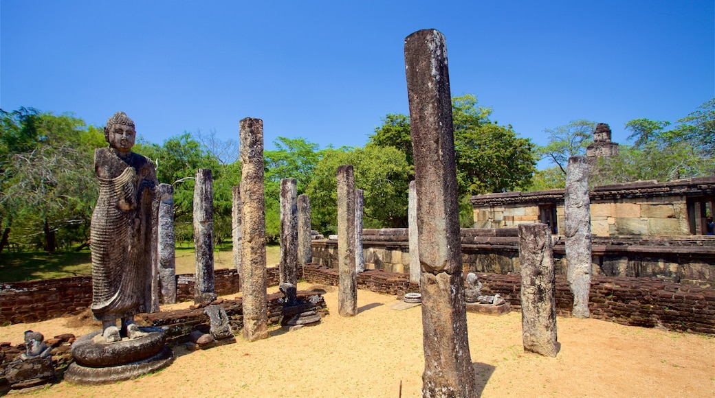 Polonnaruwa showing a cemetery and heritage elements