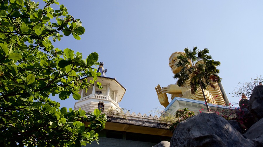 Chùa và Động Dambulla có tính năng tôn giáo và đền chùa