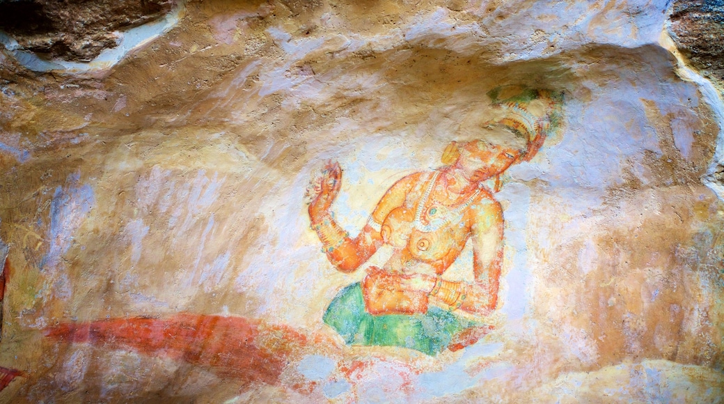 Sigiriya che include arte urbana e cultura indigena