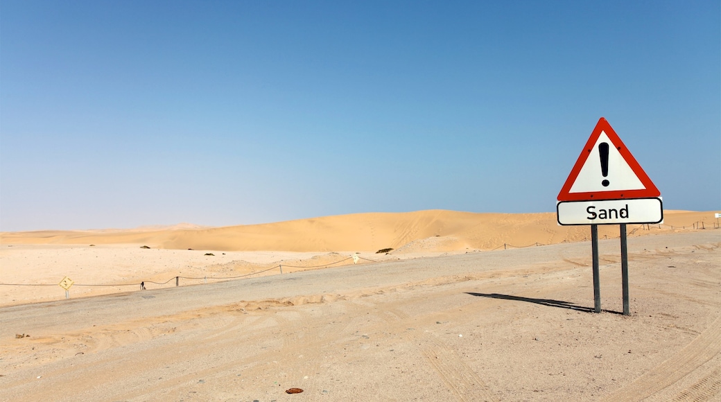 Swakopmund showing desert views and signage