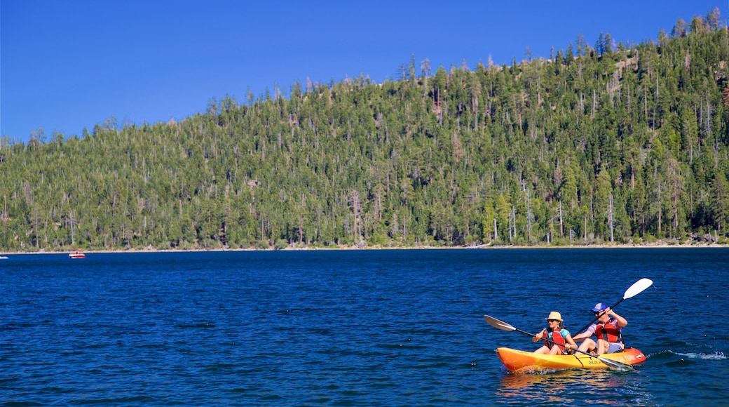 Emerald Bay statspark som viser kajakkpadling eller kanopadling, kyst og rolig landskap