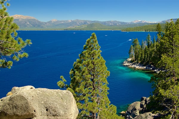 Parc d\'état D. L. Bliss qui includes lac ou étang, scènes tranquilles et panoramas