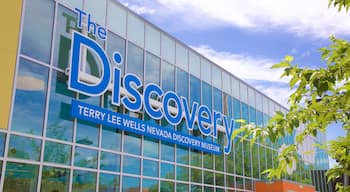 Terry Lee Wells Nevada Discovery Museum som inkluderar skyltar