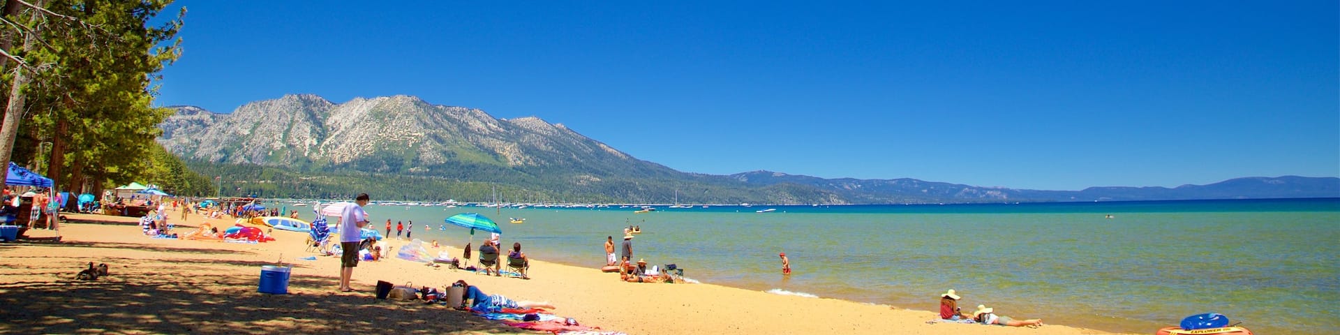 Pope Beach das einen See oder Wasserstelle, Strand und Berge