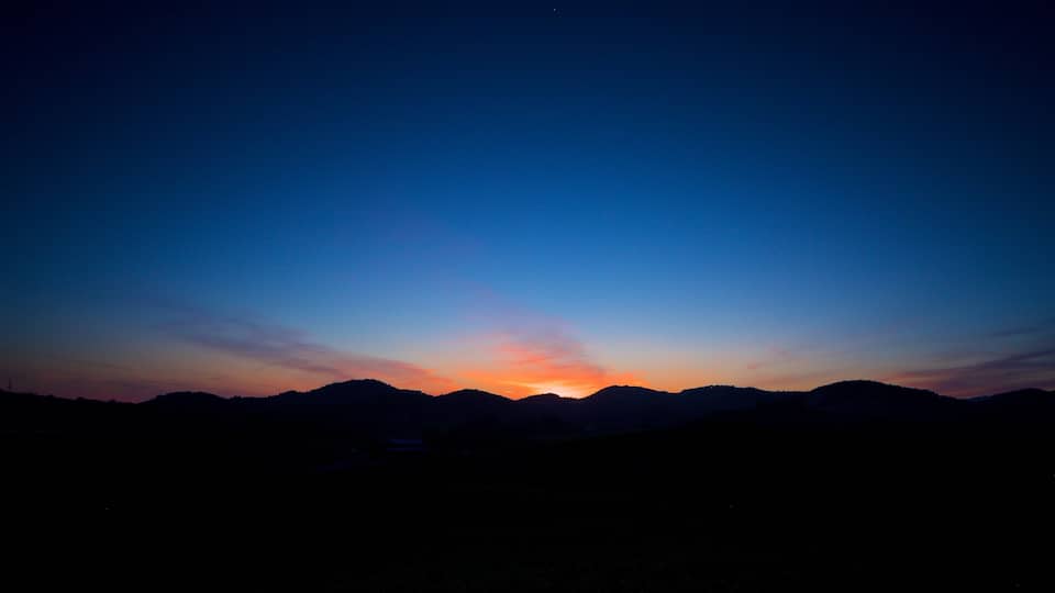 Napa ofreciendo un atardecer y vistas panorámicas