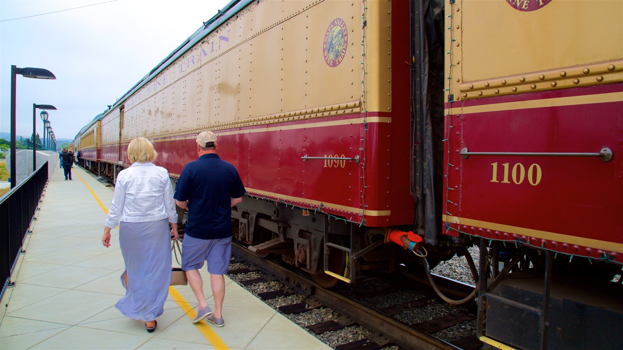 Napa Valley showing railway items as well as a couple