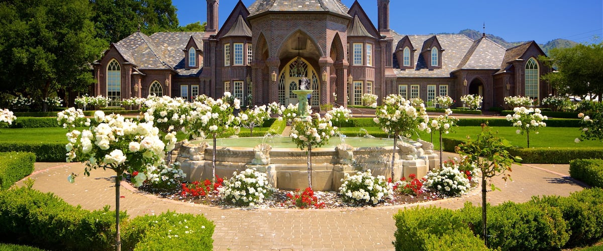 Ledson Winery and Vineyards showing heritage elements, a house and a garden