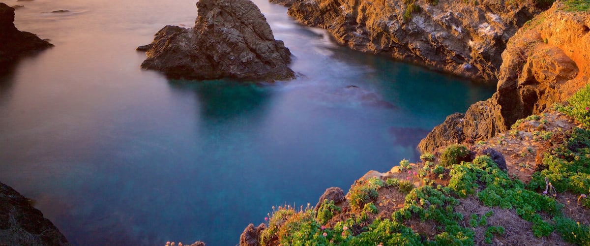 Mendocino montrant vues littorales, cÎte escarpée et coucher de soleil
