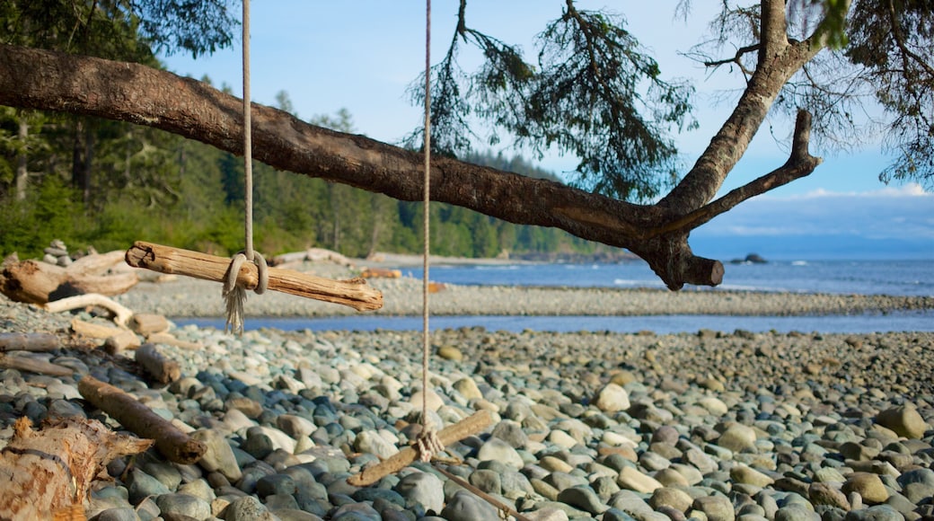 Canadá que incluye una playa de piedras y vista general a la costa