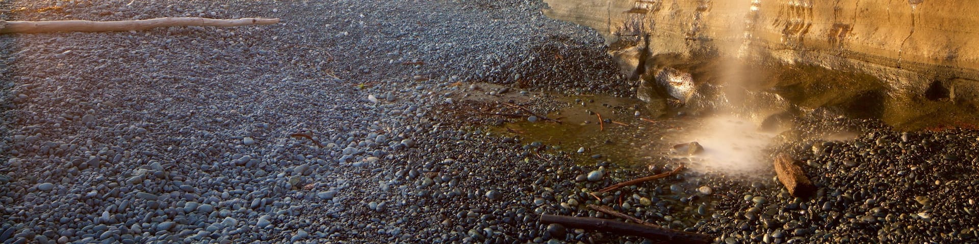 Sooke che include tramonto e spiaggia di ciottoli