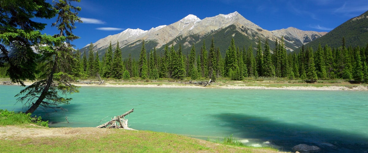 Kootenay National Park featuring a lake or waterhole and mountains