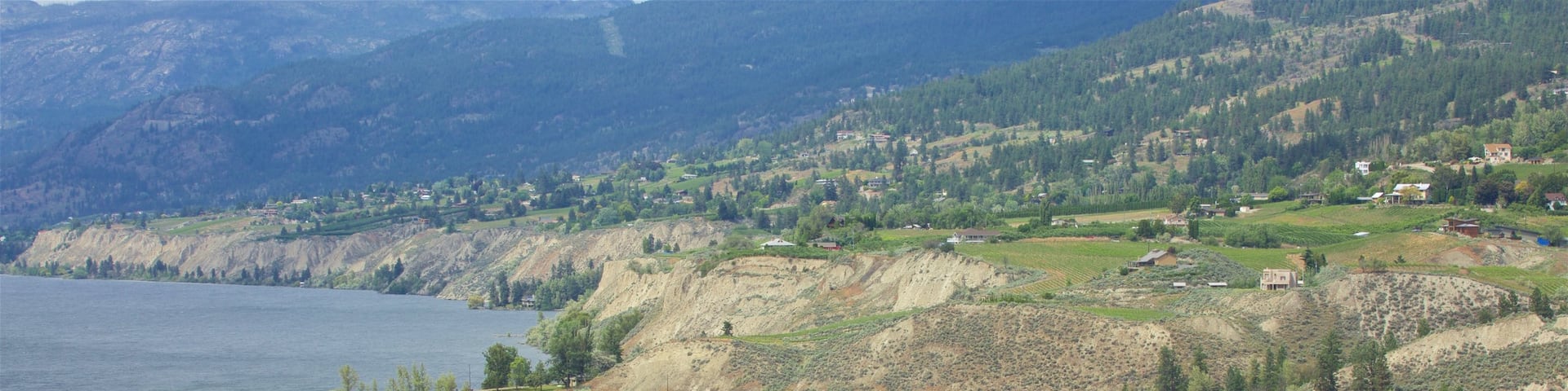 Penticton qui includes ferme, lac ou étang et scÚnes tranquilles