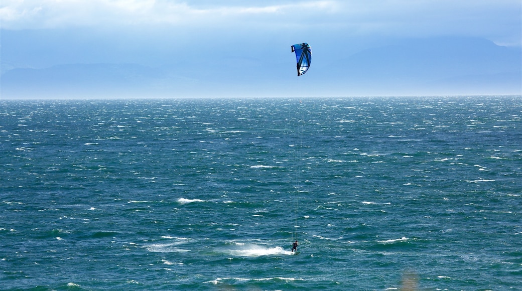 Parque Beacon Hill mostrando kite surf y vista general a la costa