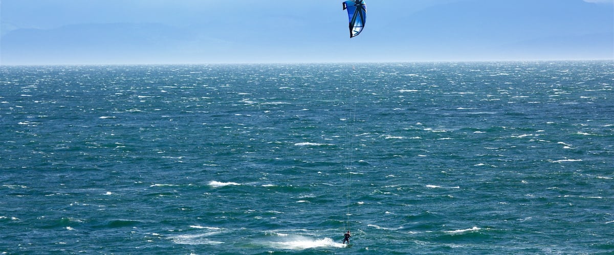 Beacon Hill Park showing kite surfing and general coastal views