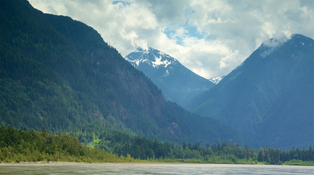 Hope showing mountains, tranquil scenes and a lake or waterhole