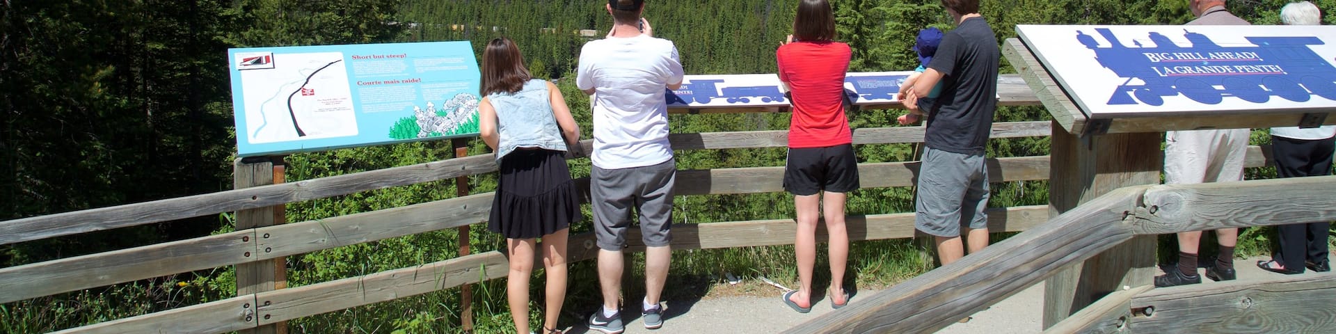 Yoho National Park featuring tranquil scenes, views and signage