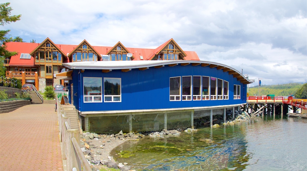 Ucluelet Aquarium cho thấy hồ nước