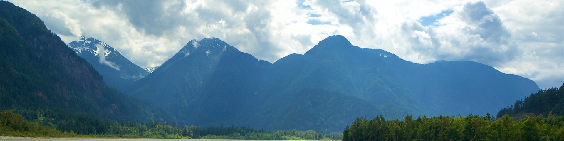 Chilliwack which includes a lake or waterhole and mountains