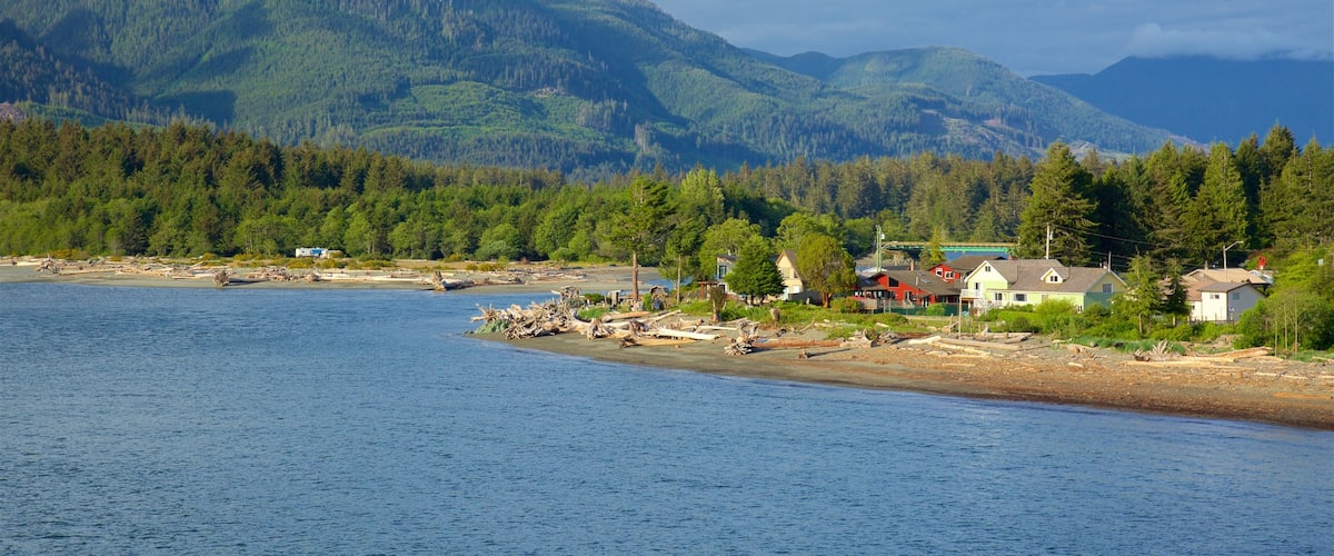 Port Renfrew bevat bergen, vredige uitzichten en een meer of poel