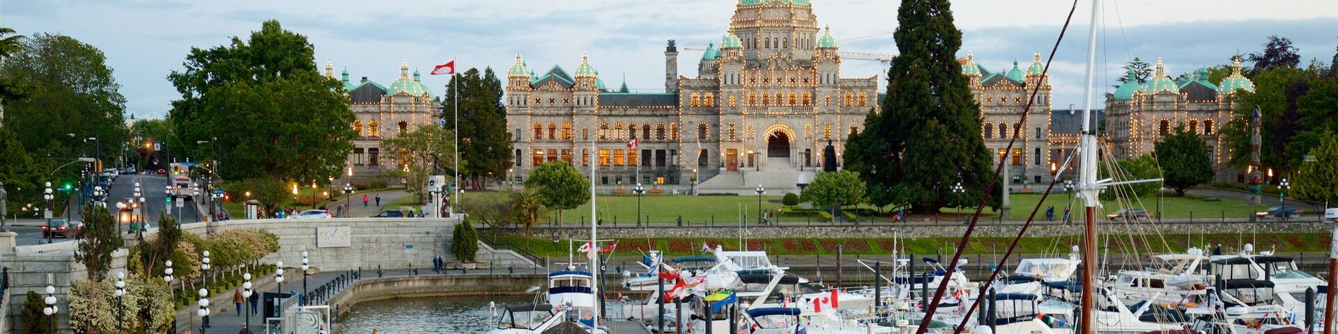 Victoria Harbour showing a bay or harbour and heritage architecture