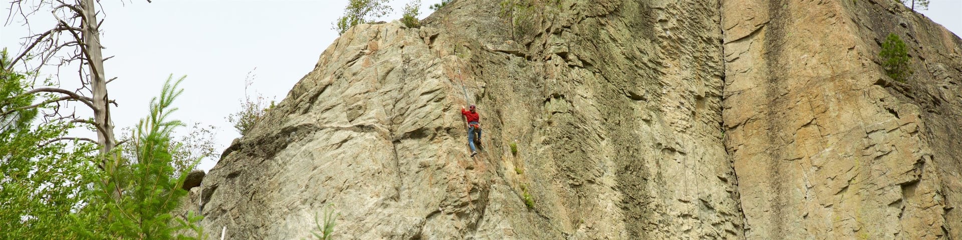 Skaha Bluffs Provincial Park showing climbing and mountains