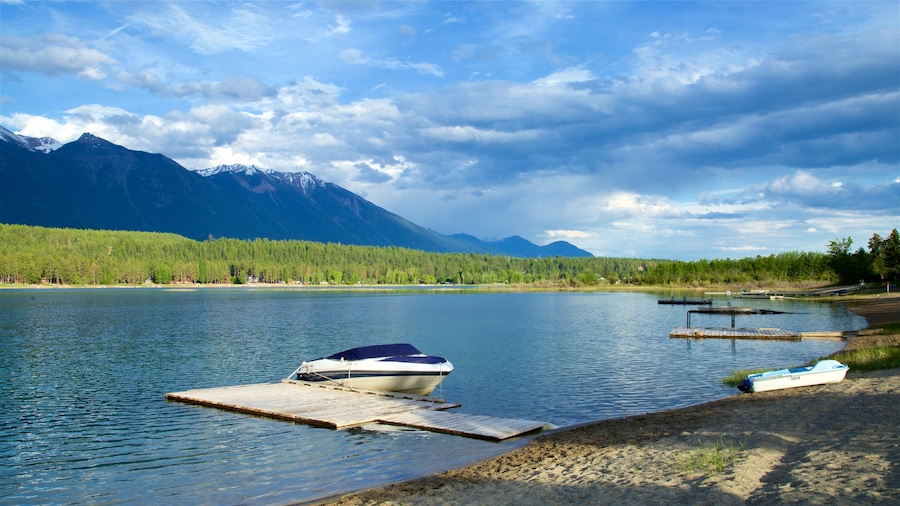 Skookumchuck das einen See oder Wasserstelle, Berge und ruhige Szenerie