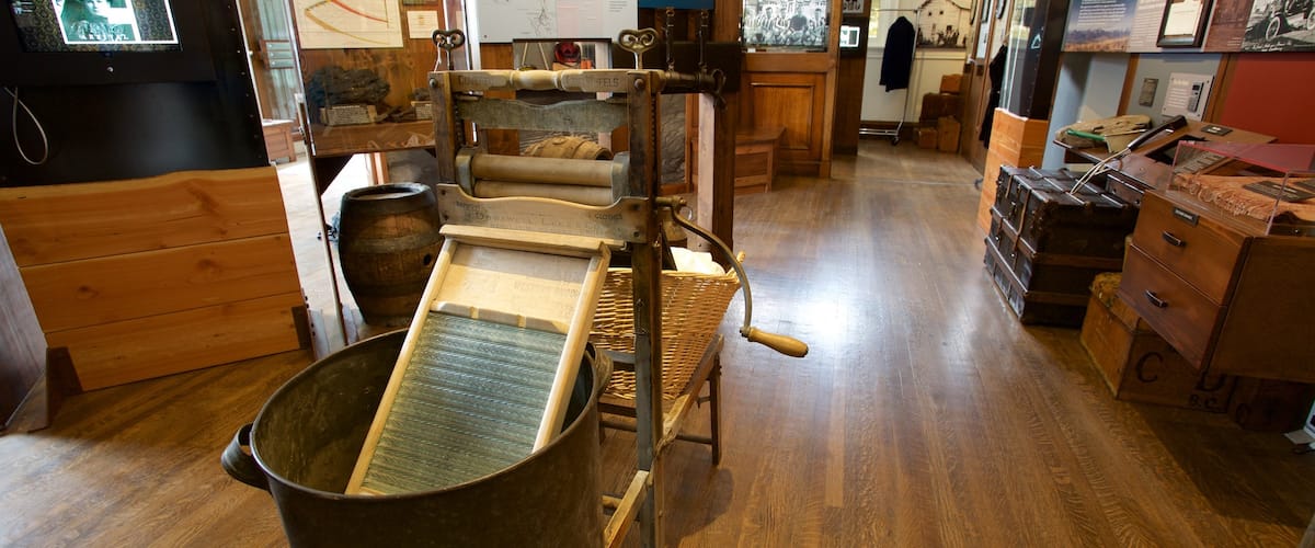 Musée de Fernie montrant patrimoine historique et vues intérieures