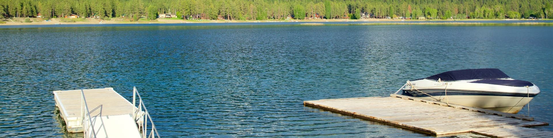 Skookumchuck montrant scÚnes tranquilles, lac ou étang et panoramas