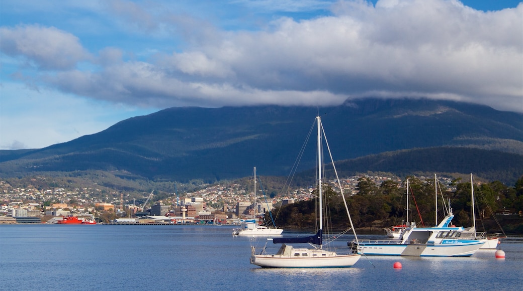 Bellerive che include paesaggi rilassanti e baia e porto