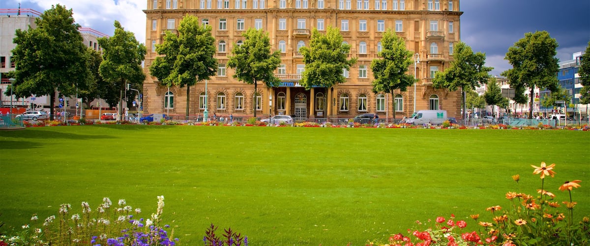 Friedrichsplatz das einen historische Architektur, Blumen und Park