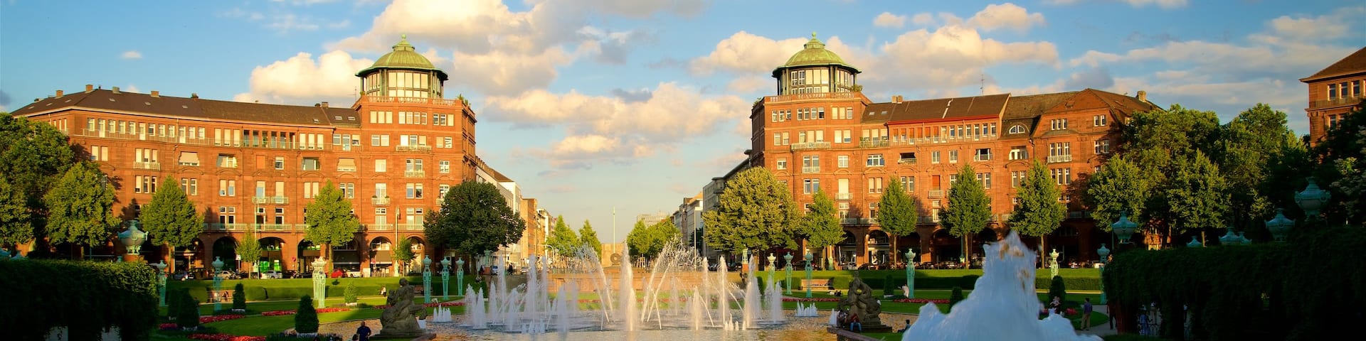 Friedrichsplatz welches beinhaltet Park, Springbrunnen und Sonnenuntergang